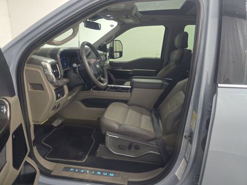 Used 2025 Ford F450 Platinum w/ Platinum Plus Package image 5