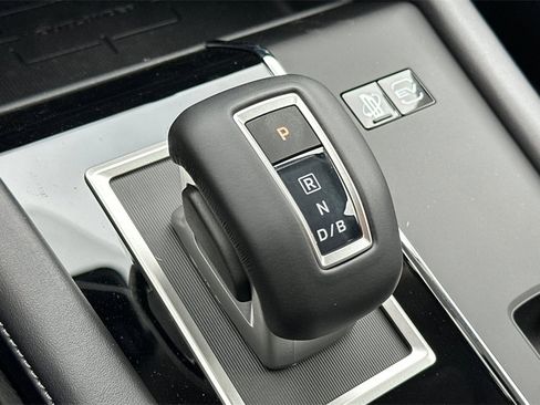 New 2025 Mitsubishi Outlander SE image 22