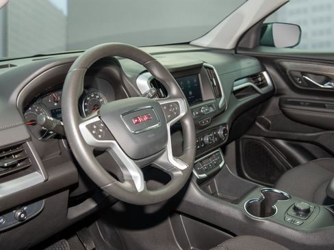 Used 2024 GMC Terrain SLE w/ Driver Convenience Package image 5