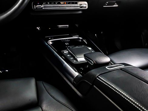 Used 2022 Mercedes-Benz GLB 250 image 7