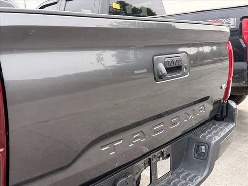Used 2018 Toyota Tacoma TRD Sport image 18