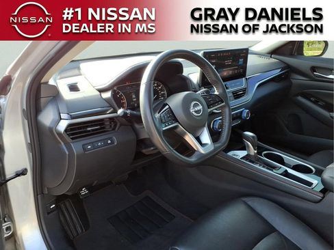 Used 2024 Nissan Altima 2.5 SR w/ SR Premium Package FWD image 9