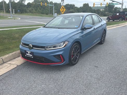 Used 2025 Volkswagen Jetta GLI Autobahn FWD image 1