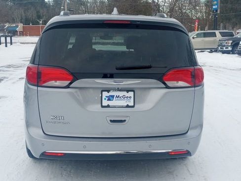 Used 2018 Chrysler Pacifica Touring-L Plus w/ Tire & Wheel Group image 6