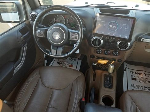 Used 2017 Jeep Wrangler Unlimited Sahara w/ Connectivity Group image 13
