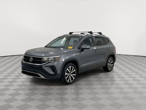 Used 2022 Volkswagen Taos SE image 4