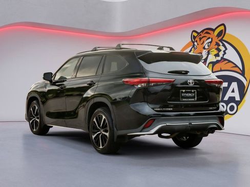 Used 2022 Toyota Highlander XSE AWD/4WD image 7