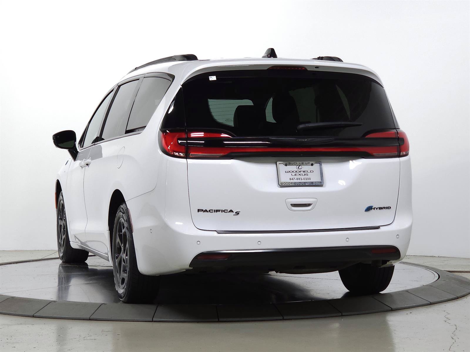 Used 2024 Chrysler Pacifica Premium FWD image 5