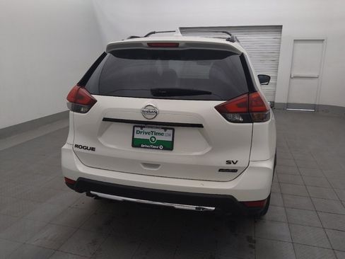 Used 2018 Nissan Rogue SV w/ Premium Package FWD image 7