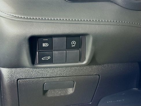 Used 2023 Toyota Highlander XLE image 10