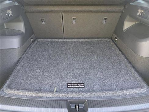 Used 2025 Volkswagen Tiguan SEL R-Line image 6