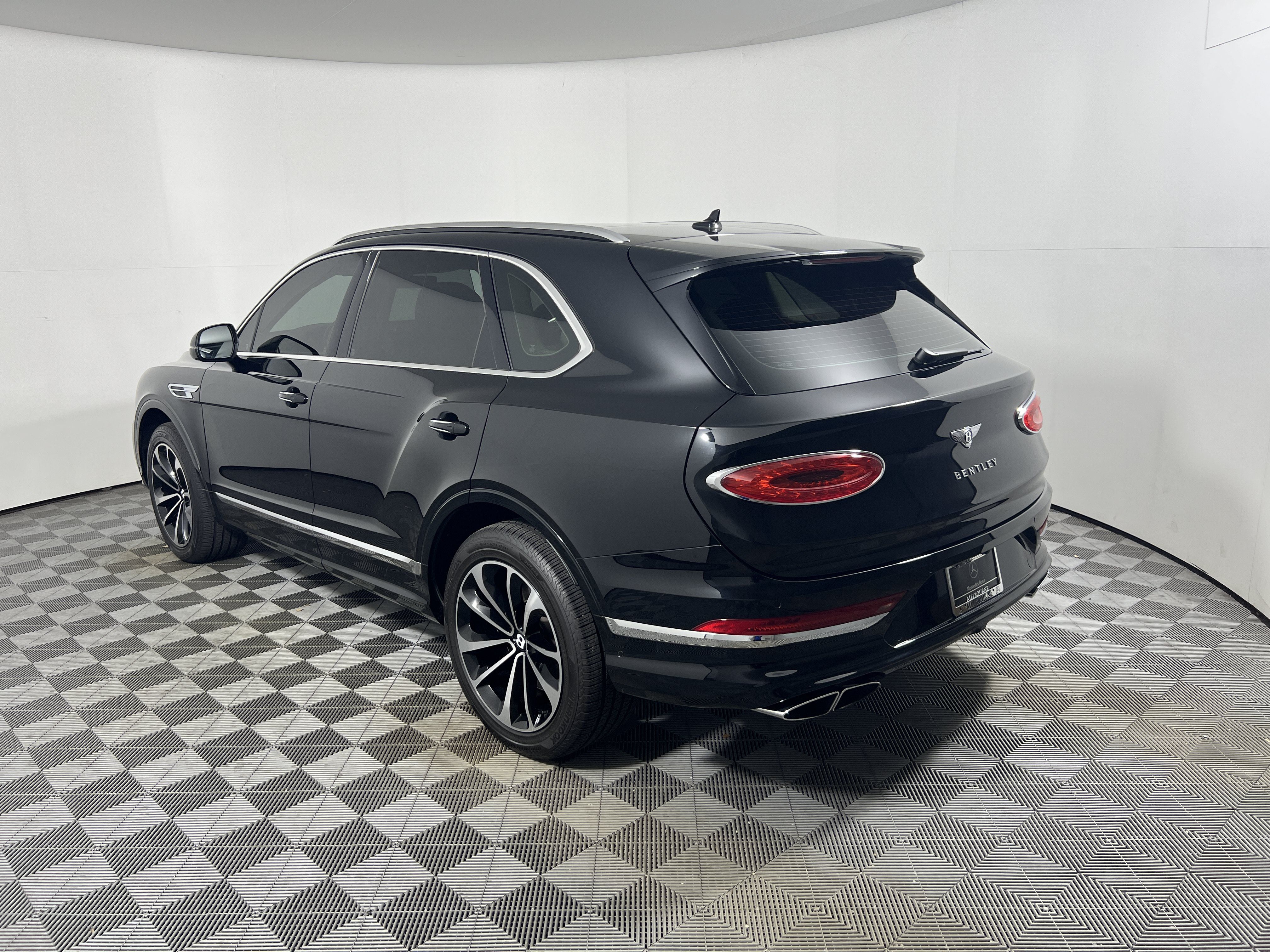 Used 2021 Bentley Bentayga AWD/4WD image 3