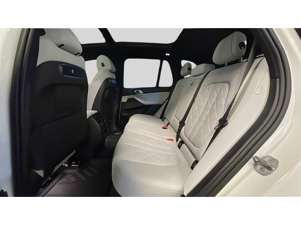 Used 2024 BMW X5 xDrive40i w/ Premium Package AWD/4WD image 15