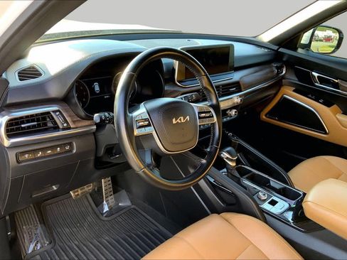 Used 2022 Kia Telluride SX w/ Towing Package FWD image 16