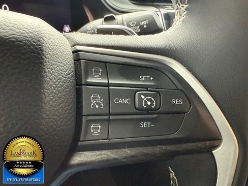 Used 2023 Jeep Grand Cherokee Limited image 11