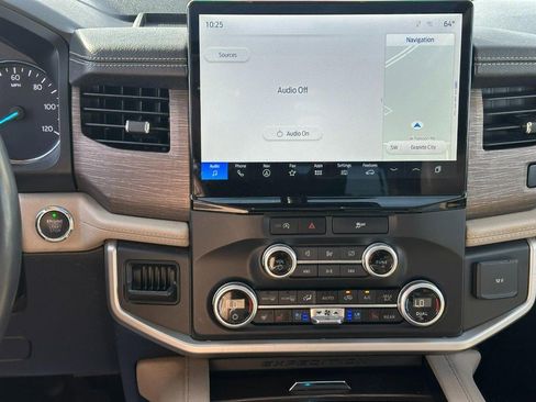 Used 2023 Ford Expedition Limited image 16