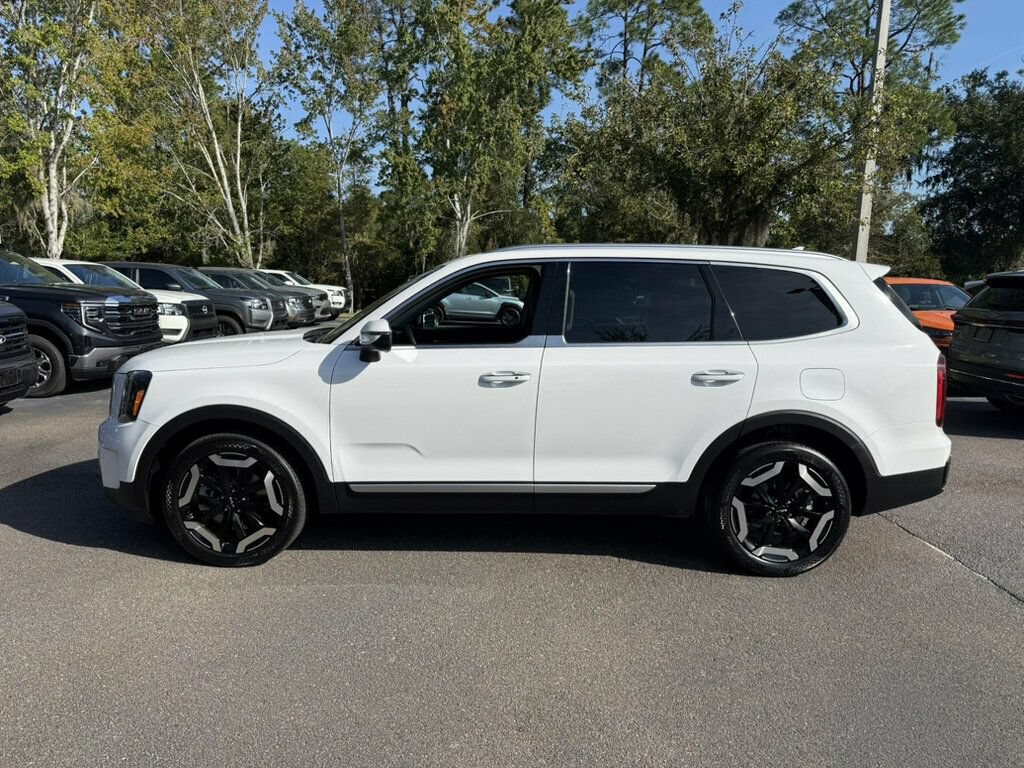 Used 2025 Kia Telluride S FWD image 2