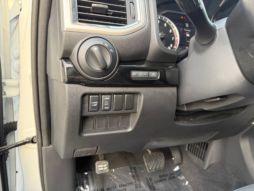 Used 2021 Nissan Titan SV w/ SV Convenience Package RWD image 20