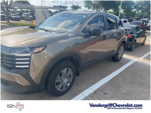 Used 2025 Nissan Kicks S FWD image 1