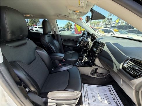 Used 2019 Jeep Compass Latitude FWD image 34