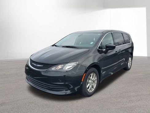 Used 2020 Chrysler Voyager LX w/ Cold Weather Group image 11