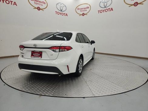 Used 2021 Toyota Corolla LE image 8