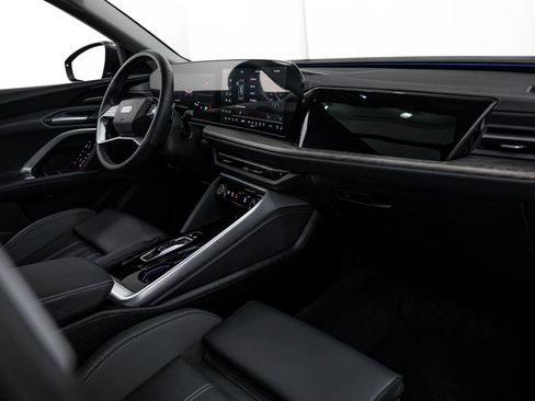 Used 2025 Audi Q5 Premium Plus w/ Premium Plus AWD/4WD image 8