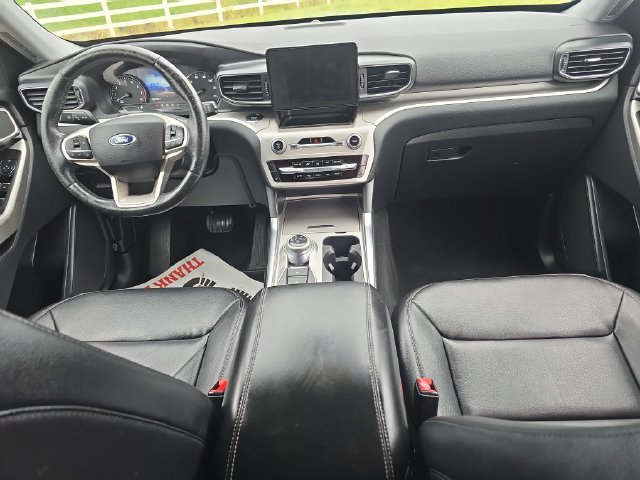 Used 2021 Ford Explorer XLT w/ Equipment Group 202A AWD/4WD image 9