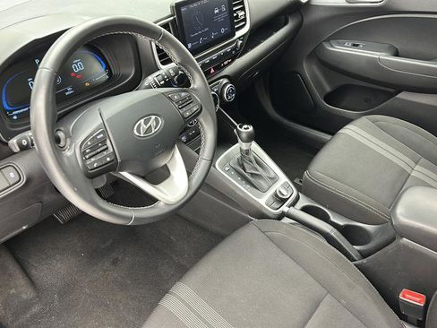 Used 2025 Hyundai Venue SEL FWD image 12