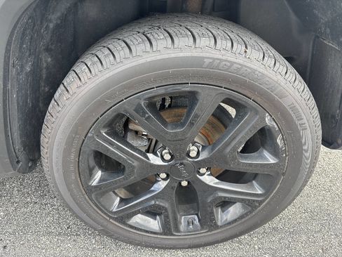 Used 2016 Jeep Renegade Latitude AWD/4WD image 28
