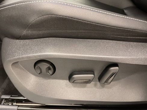 Used 2023 Volkswagen Tiguan SE R-Line image 13