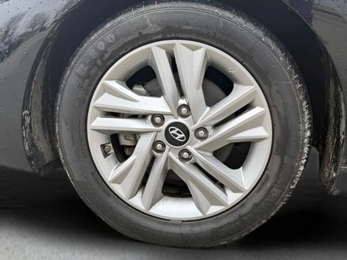 Used 2020 Hyundai Elantra SEL image 15