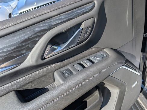 Used 2024 GMC Yukon XL Denali w/ Advanced Technology Package image 23