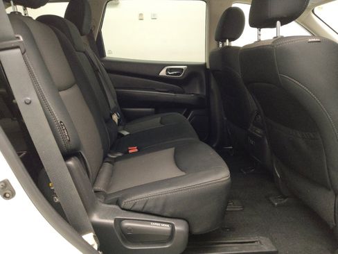 Used 2019 Nissan Pathfinder SV image 19