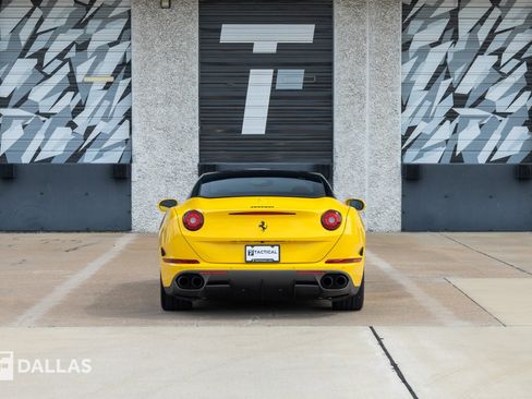 Used 2016 Ferrari California T RWD image 14
