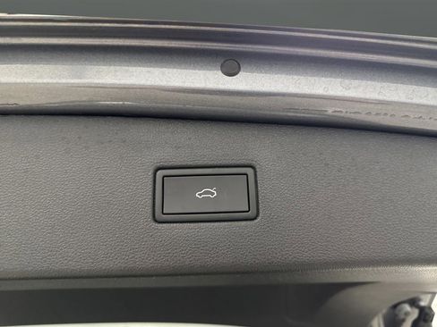 Used 2024 Volkswagen Tiguan SEL R-Line image 16