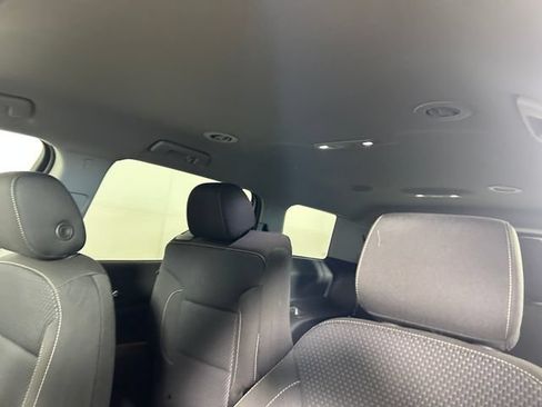 Used 2023 GMC Acadia SLE w/ Driver Convenience Package FWD image 13