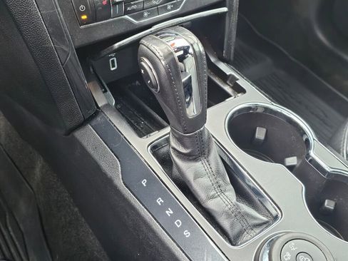 Used 2018 Ford Explorer XLT w/ Equipment Group 202A image 41