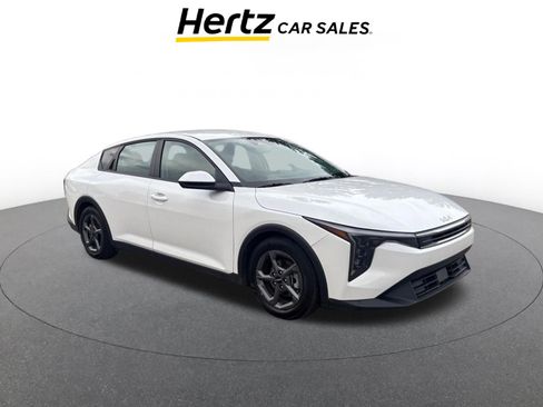 Used 2025 Kia K4 LXS image 1