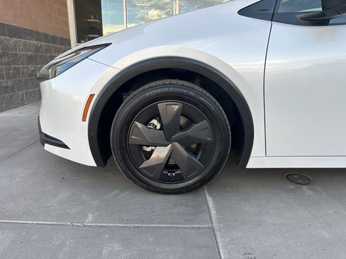 Used 2024 Toyota Prius Prime SE image 14