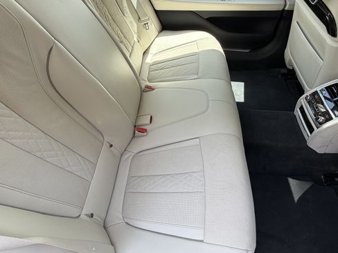 Used 2016 BMW 740i RWD image 40
