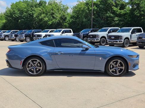 Used 2025 Ford Mustang Coupe RWD image 4