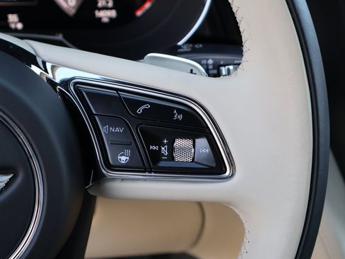 Used 2023 Bentley Bentayga Extended Wheelbase image 36