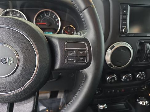 Used 2017 Jeep Wrangler Unlimited Sahara w/ Connectivity Group AWD/4WD image 15