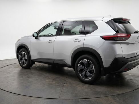 Used 2025 Nissan Rogue SV FWD image 6