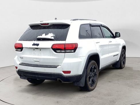 Used 2020 Jeep Grand Cherokee Laredo image 5