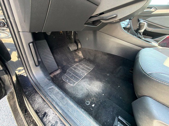 Used 2025 Volkswagen Jetta SE FWD image 36