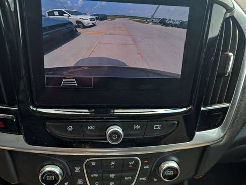 Used 2020 Chevrolet Traverse LT FWD image 19