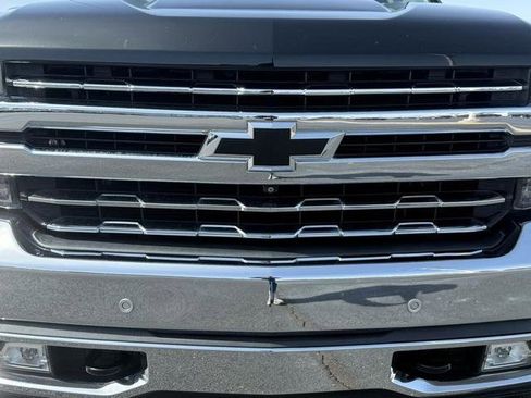 Used 2022 Chevrolet Silverado 1500 LTZ w/ LTZ Premium Package image 4
