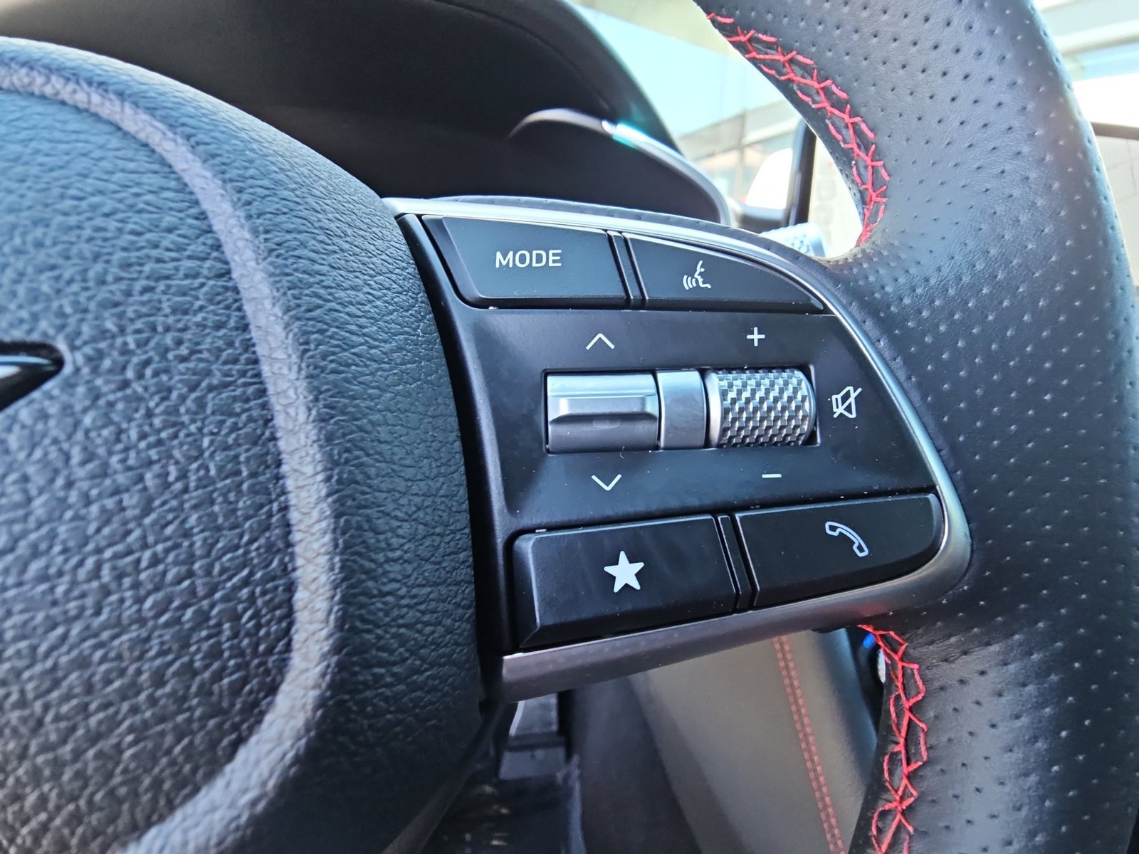 Certified 2025 Genesis G70 3.3T Advanced RWD image 27